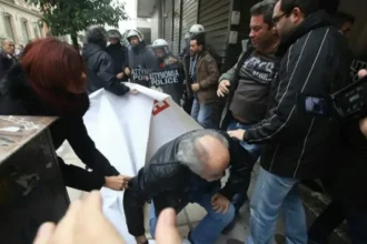 Θεσσαλονίκη: Ένταση με ΜΑΤ και μέλη του ΠΑΜΕ λόγω πλειστηριασμών