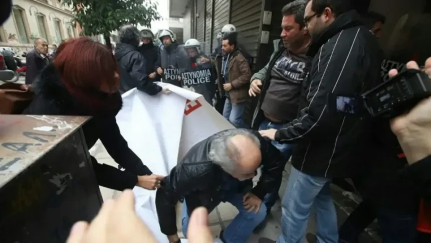 Θεσσαλονίκη: Ένταση με ΜΑΤ και μέλη του ΠΑΜΕ λόγω πλειστηριασμών