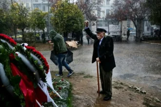 Πέθανε ο αγωνιστής της Αριστεράς Μανώλης Γλέζος