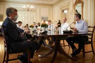 Κρούσματα Ελλάδα: Συναγερμός μετά την αύξηση των κρουσμάτων και έκτακτη σύσκεψη στο Μαξίμου