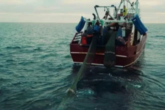 Η Τουρκία εισβάλει με αλιευτικά εντός των 6 ν.μ στην Λέσβο – Πολιορκεί Θάσο και Σαμοθράκη