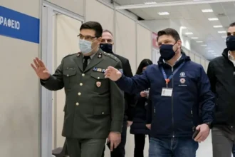 Στη Θεσσαλονίκη ο Ν. Χαρδαλιάς – Επιθεώρηση στο μεγαλύτερο εμβολιαστικό κέντρο της χώρας εντός της ΔΕΘ