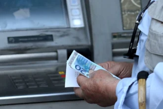 Ξεκινούν σήμερα οι πληρωμές των συντάξεων – Αναλυτικά οι ημερομηνίες ανά Ταμείο
