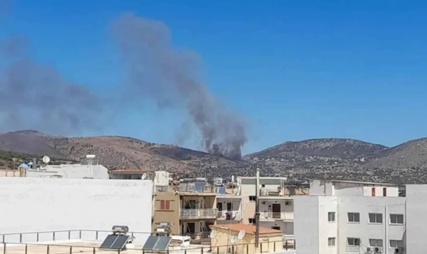 Καίγονται σπίτια στην Κερατέα – Νέο μήνυμα από το 112 για εκκένωση οικισμών, ενισχύονται οι πυρσβεστικές δυνάμεις