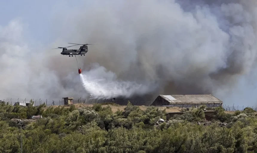 Χωρίς ενεργά μέτωπα, με μικροεστίες, οι φωτιές σε Σταμάτα και Κερατέα, σε εξέλιξη σε Ζάκυνθο και Δίστομο