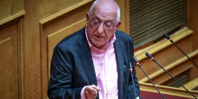 Κακλαμάνης για Βολουδάκη: “Η Δημοκρατία δεν εκφοβίζεται, δεν υποχωρεί και πάντοτε νικά”