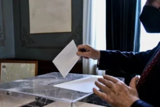 Δημοσκόπηση: Η ΝΔ προηγείται με 14 μονάδες του ΠΑΣΟΚ