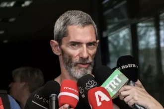 Λακαφώσης: Μετά τον σάλο για την ιδιότητά του, τα γυρίζει για το ξυλόλιο και το παράνομο φορτίο