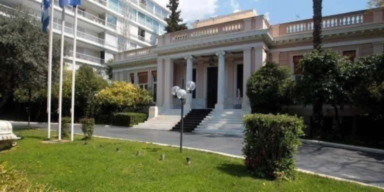 Η γιορτή της Δημοκρατίας: Με πολλές πολιτικές απουσίες η δεξίωση στο Προεδρικό Μέγαρο -Ποιοι είπαν «όχι»