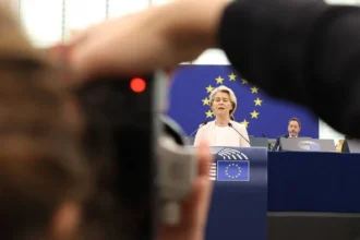 Η Κομισιόν σχεδιάζει επιβολή φόρου σε μεγάλες επιχειρήσεις – Αντιδράσεις από κράτη-μέλη