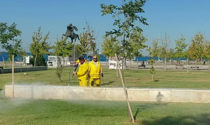 Θεσσαλονίκη: Επιχείρηση καθαρισμού των γκράφιτι στη Νέα Παραλία – Σύσκεψη για αστυνομικά μέτρα
