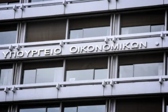 Yπουργείο Οικονομικών: Οι 83 φόροι που μείωσε η κυβέρνηση από το 2019 μέχρι σήμερα