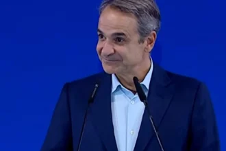 «Από πού να ξεκινήσω;»: Τα βιβλία που ξεχώρισε ο Κ. Μητσοτάκης για να διαβάσει τις γιορτές