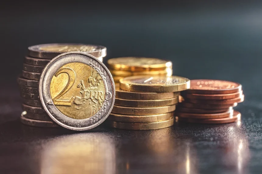 Δημόσιο χρέος: Αποκλιμακώνεται κάτω από το 150% του ΑΕΠ το 2026