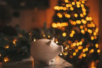 ΔΥΠΑ: Πότε πληρώνονται επιδόματα, παροχές και το δώρο Χριστουγέννων