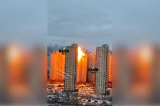 Η Ρωσία σφυροκοπά το Κίεβο πριν την κρίσιμη συνάντηση Ζελένσκι-Τραμπ – «Πολλά μπορούν να αποφασιστούν μέχρι την Πρωτοχρονιά»
