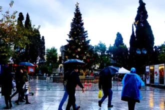 Καιρός: Ξεκινούν οι βροχές και οι καταιγίδες μέχρι και τα Χριστούγεννα