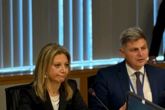 Καρυστιανού – Φαραντούρης στις Βρυξέλλες για άρθρο 86: Να προχωρήσουν οι διώξεις για ΤΕΜΠΗ και ΟΠΕΚΕΠΕ