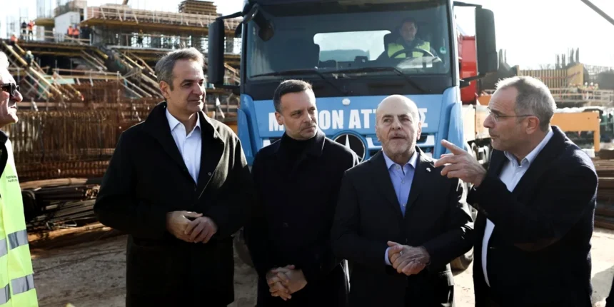 Ο Κυριάκος Μητσοτάκης με τον Γιάννη Αλαφούζο στον Βοτανικό: «Το γήπεδο θα είναι έτοιμο τον Μάιο του 2027»