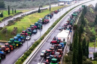 Plan B για τα μπλόκα μελετούν στην κυβέρνηση – Εισηγήσεις για επιβολή προστίμων και διοικητικών κυρώσεων
