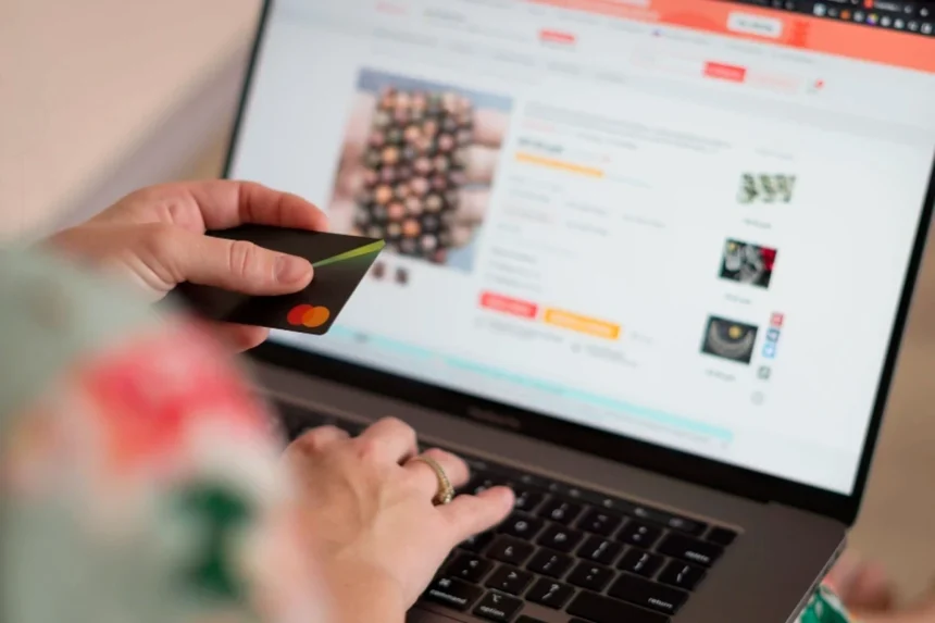 Ραγδαία άνοδος στις online αγορές: Ο τζίρος τριπλασιάστηκε