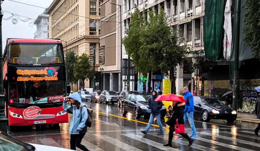 Χριστούγεννα με κακοκαιρία: Βαρομετρικό χαμηλό φέρνει καταιγίδες και χιόνια παραμονή και ανήμερα