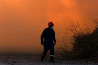 Θεσσαλονίκη: Έσβησε η φωτιά σε απορρίμματα στη Μίκρα