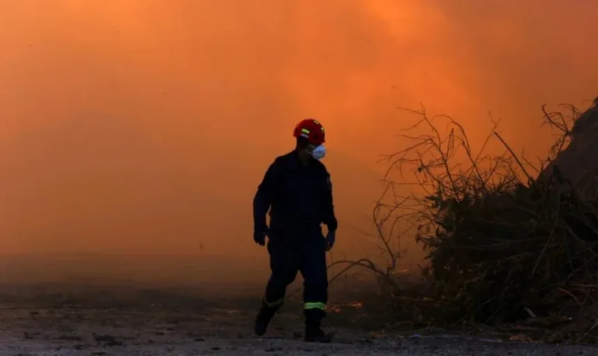 Θεσσαλονίκη: Έσβησε η φωτιά σε απορρίμματα στη Μίκρα