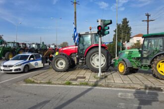 Αγρότες: Παραμένουν στα μπλόκα ανήμερα των Χριστουγέννων – Πανελλαδική συνέλευση την Κυριακή