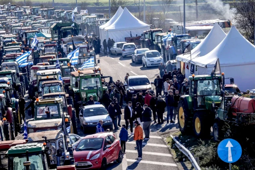Αγρότες: Ξεκίνησε το «μπλακ άουτ» σε όλη τη χώρα