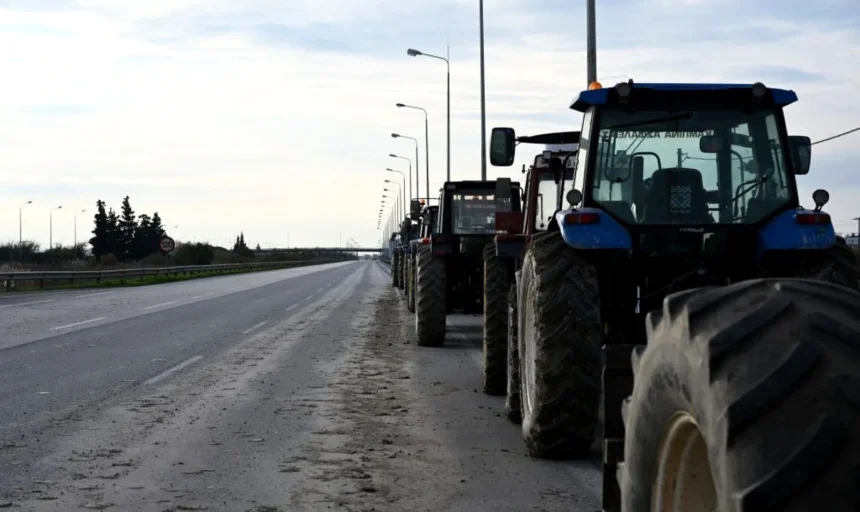 Αγροτικά μπλόκα: Ανοίγουν οι δρόμοι στη Βόρεια Ελλάδα ενόψει της συνάντησης στο Μαξίμου
