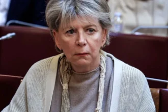Ακρίτα σε Φαραντούρη μετά τη διαγραφή του από τον ΣΥΡΙΖΑ: “Την έδρα πίσω, Νικολάκη