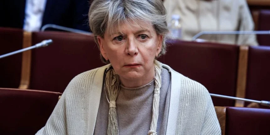 Ακρίτα σε Φαραντούρη μετά τη διαγραφή του από τον ΣΥΡΙΖΑ: “Την έδρα πίσω, Νικολάκη