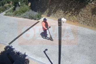 Χαλκιδική: Οι Ροζ Πάνθηρες διαφεύγουν με πατίνια μετά τη ληστεία των €580.000 σε κοσμηματοπωλείο – Βίντεο ντοκουμέντο
