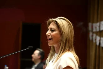 Δεκτή έκανε την παραίτηση Καρυστιανού ο Σύλλογος Συγγενών Θυμάτων των Τεμπών