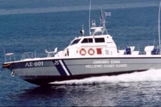 Δίκυκλο κατέληξε στη θάλασσα μετά από τροχαίο στη Λήμνο – Χωρίς τις αισθήσεις του ανασύρθηκε 22χρονος