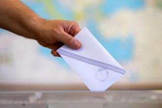Δημοσκόπηση GPO: Στις 13,7 μονάδες η διαφορά ΝΔ–ΠΑΣΟΚ – Τι λένε οι πολίτες για Καριστιανού – Τσίπρα