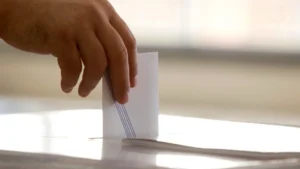 Δημοσκόπηση MRB: Έπεσε τρίτο το ΠΑΣΟΚ, μαζί με την Ελληνική Λύση -Πρώτη η ΝΔ με διαφορά 16 μονάδων