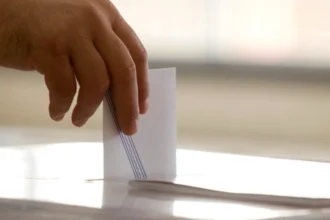 Δημοσκόπηση MRB: Έπεσε τρίτο το ΠΑΣΟΚ, μαζί με την Ελληνική Λύση -Πρώτη η ΝΔ με διαφορά 16 μονάδων