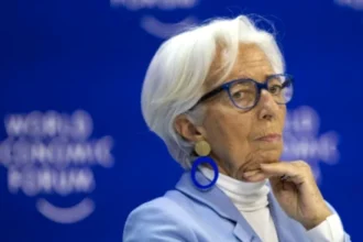 «Διπλωματικό επεισόδιο» στο Νταβός: Αποχώρησε η Λαγκάρντ από γεύμα μετά τα σχόλια υπουργού του Τραμπ