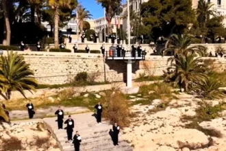 Φρεγάτα «Κίμων»: Υποδοχή από ναυτικούς δόκιμους με συνθήματα «Ζήτω το Πολεμικό Ναυτικό»( video)
