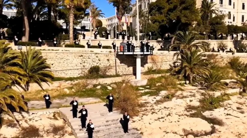 Φρεγάτα «Κίμων»: Υποδοχή από ναυτικούς δόκιμους με συνθήματα «Ζήτω το Πολεμικό Ναυτικό»( video)