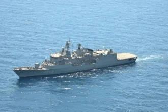 Η φρεγάτα «Κίμων» σε ελληνικά ύδατα – Ζωντανά η υποδοχή της πρώτης Belharra στον Σαρωνικό