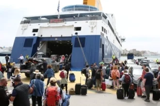 Ισχυροί άνεμοι κρατούν δεμένα τα πλοία στα περισσότερα λιμάνια – Κανονικά τα δρομολόγια της Κρήτης