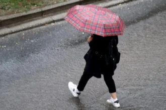 Καιρός: Έρχεται 48ωρη κακοκαιρία με καταιγίδες, χιόνια και ανεμοστρόβιλους