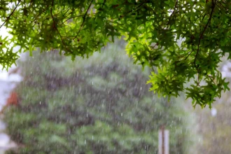 Καιρός: Καταιγίδες σε δυτική Ελλάδα και ανατολικό Αιγαίο – Έως 19 βαθμούς η θερμοκρασία