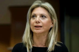 Καρυστιανού: «Το Σύνταγμα της χώρας έχει μετατραπεί σε ”κουρελόχαρτο”»