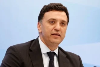 Κικίλιας: «Μας κάνατε υπερήφανους» για το ιστορικό χάλκινο της Εθνικής πόλο
