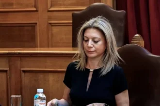 ΚΚΕ και Βελόπουλος κατά Καρυστιανού, μιλούν για «παμπάλαιες εκφράσεις» και «σωτήρες του τίποτα»