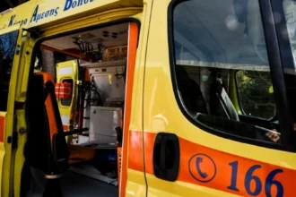 Λάρισα: Αυτοκίνητο εξετράπη της πορείας του και έπεσε σε χαντάκι, τραυματίστηκαν 4 άτομα